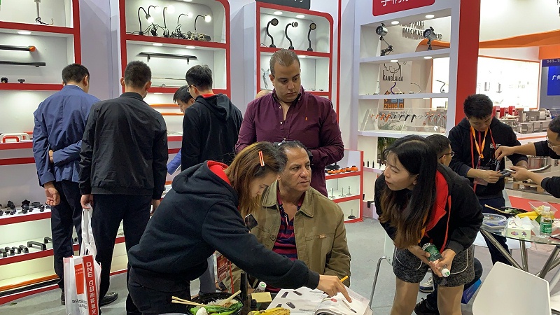 歐拓拉手廠家專業(yè)生產(chǎn)拉手,內波紋手輪,背波紋手輪,橢圓拉手,膠木拉手,方形拉手